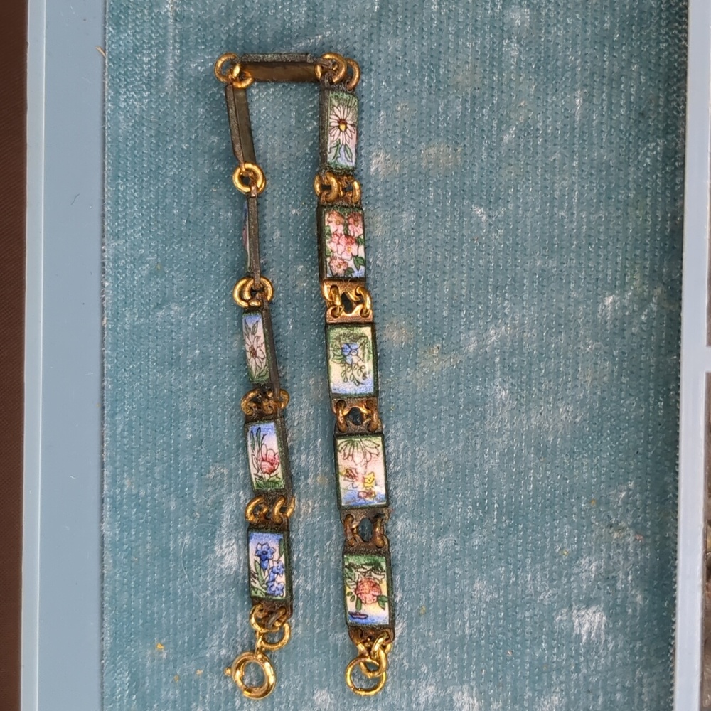 Vintage Enamel Floral Panel Bracelet Colorful Gold Tone Petite Jewelry - Picture 6 of 6